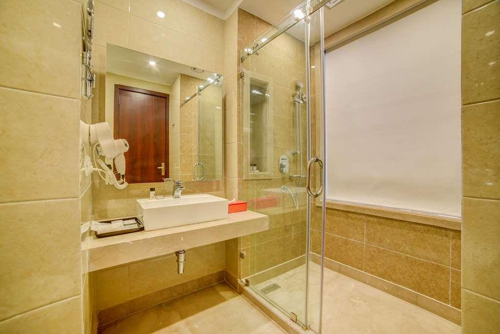 Ramada By Wyndham New Delhi Pitampura Hotel Exterior photo