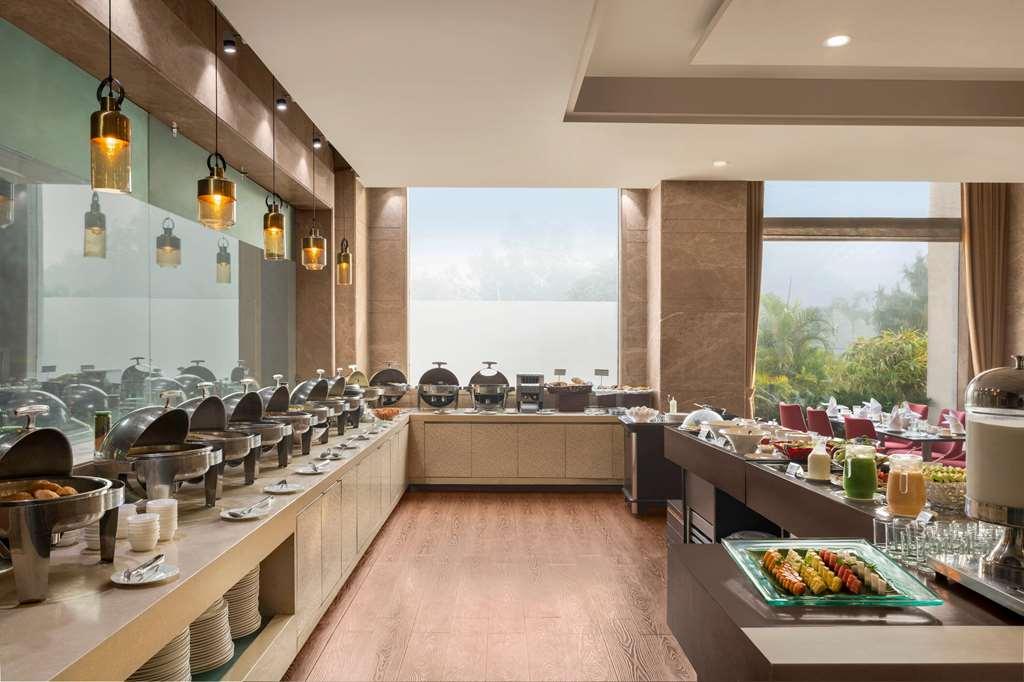 Ramada By Wyndham New Delhi Pitampura Hotel Restaurant photo